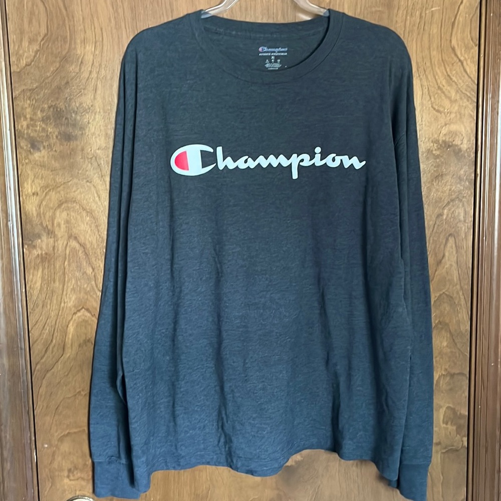 Men’s Champion long sleeved shirt XL